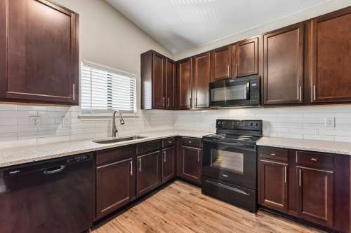 texas-state-Apartment-Building-18725737